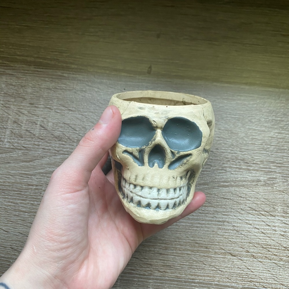 Flower pot